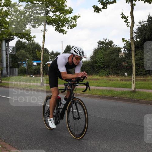 10.08.2025 - GEWOBA Citytriathlon Bremen Yannick Fuchs http://msf.ph/oto/8560125 10.08.2025 12:02:27 Radfahren 584, 844 meine-sportfotos.de