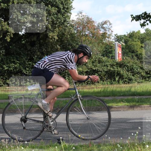 10.08.2025 - GEWOBA Citytriathlon Bremen Yannick Fuchs http://msf.ph/oto/8560126 10.08.2025 10:37:38 Radfahren 33, 49, 75, 123, 219, 375, 455, 474, 485, 501 meine-sportfotos.de