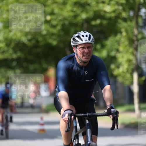 10.08.2025 - GEWOBA Citytriathlon Bremen Yannick Fuchs http://msf.ph/oto/8560127 10.08.2025 12:41:26 Radfahren 609, 619, 705, 730, 755, 830, 849, 862, 934, 1014 meine-sportfotos.de