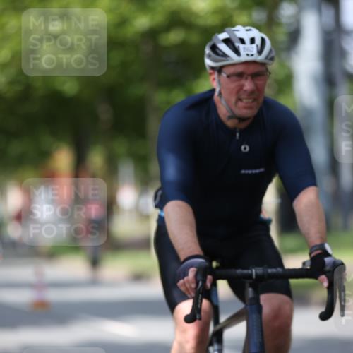 10.08.2025 - GEWOBA Citytriathlon Bremen Yannick Fuchs http://msf.ph/oto/8560130 10.08.2025 12:41:26 Radfahren 609, 619, 705, 730, 755, 830, 849, 862, 934, 1014 meine-sportfotos.de