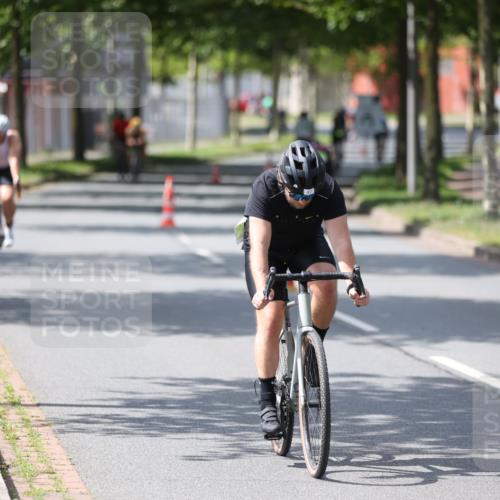 10.08.2025 - GEWOBA Citytriathlon Bremen Yannick Fuchs http://msf.ph/oto/8560132 10.08.2025 14:18:32 Radfahren 30, 47, 75, 94, 100, 131, 147, 255, 314 meine-sportfotos.de