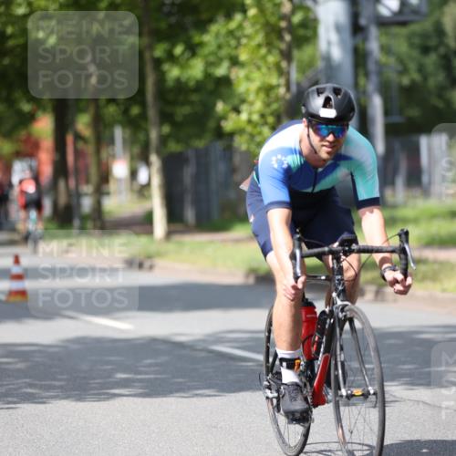 10.08.2025 - GEWOBA Citytriathlon Bremen Yannick Fuchs http://msf.ph/oto/8560140 10.08.2025 12:41:27 Radfahren 609, 619, 705, 730, 755, 830, 849, 862, 934, 1014 meine-sportfotos.de