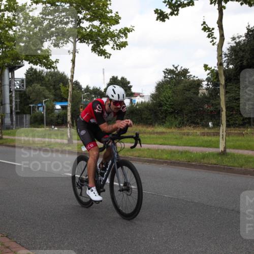 10.08.2025 - GEWOBA Citytriathlon Bremen Yannick Fuchs http://msf.ph/oto/8560141 10.08.2025 12:02:59 Radfahren 556, 566, 637 meine-sportfotos.de