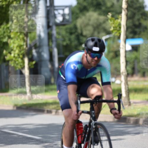 10.08.2025 - GEWOBA Citytriathlon Bremen Yannick Fuchs http://msf.ph/oto/8560145 10.08.2025 12:41:27 Radfahren 609, 619, 705, 730, 755, 830, 849, 862, 934, 1014 meine-sportfotos.de