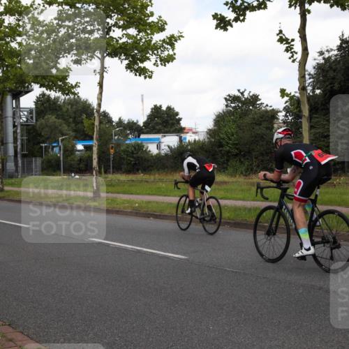 10.08.2025 - GEWOBA Citytriathlon Bremen Yannick Fuchs http://msf.ph/oto/8560147 10.08.2025 12:03:03 Radfahren 556, 739 meine-sportfotos.de