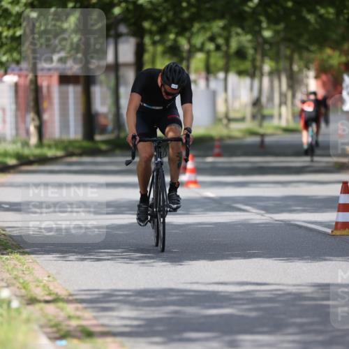 10.08.2025 - GEWOBA Citytriathlon Bremen Yannick Fuchs http://msf.ph/oto/8560150 10.08.2025 12:41:30 Radfahren 609, 619, 663, 705, 730, 755, 830, 849, 862, 1014 meine-sportfotos.de