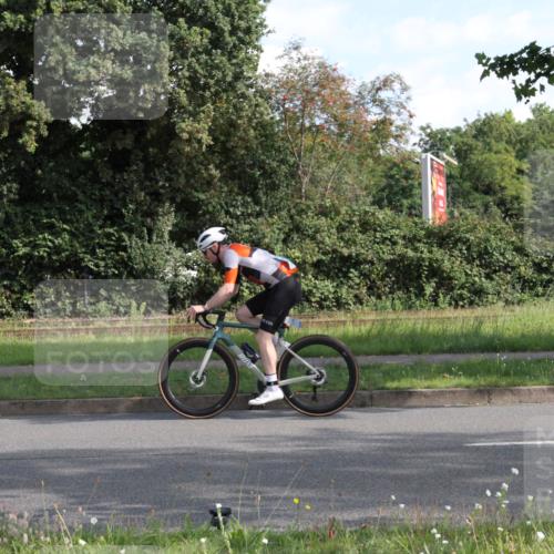 10.08.2025 - GEWOBA Citytriathlon Bremen Yannick Fuchs http://msf.ph/oto/8560152 10.08.2025 10:37:41 Radfahren 33, 49, 69, 75, 123, 219, 375, 402, 474, 485, 501 meine-sportfotos.de