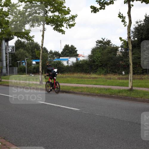10.08.2025 - GEWOBA Citytriathlon Bremen Yannick Fuchs http://msf.ph/oto/8560153 10.08.2025 12:03:10 Radfahren 556, 739 meine-sportfotos.de