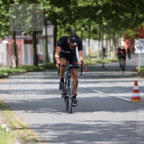 10.08.2025 - GEWOBA Citytriathlon Bremen Yannick Fuchs http://msf.ph/oto/8560155 10.08.2025 12:41:30 Radfahren 609, 619, 663, 705, 730, 755, 830, 849, 862, 1014 meine-sportfotos.de