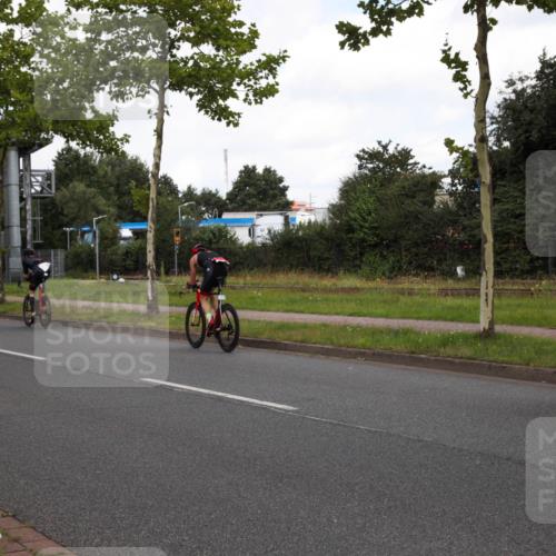 10.08.2025 - GEWOBA Citytriathlon Bremen Yannick Fuchs http://msf.ph/oto/8560156 10.08.2025 12:03:11 Radfahren 556, 739 meine-sportfotos.de
