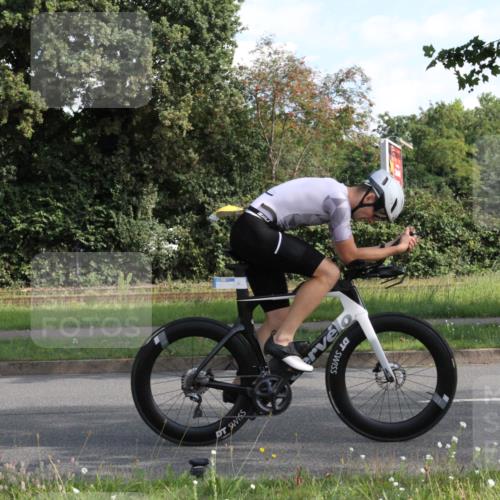 10.08.2025 - GEWOBA Citytriathlon Bremen Yannick Fuchs http://msf.ph/oto/8560162 10.08.2025 10:37:44 Radfahren 33, 49, 69, 75, 123, 219, 375, 402, 458, 474, 485, 501 meine-sportfotos.de