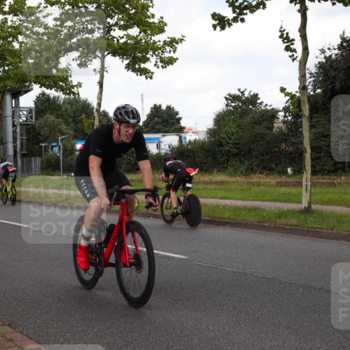 10.08.2025 - GEWOBA Citytriathlon Bremen Yannick Fuchs http://msf.ph/oto/8560167 10.08.2025 12:03:13 Radfahren 556, 739 meine-sportfotos.de