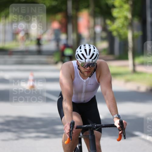 10.08.2025 - GEWOBA Citytriathlon Bremen Yannick Fuchs http://msf.ph/oto/8560172 10.08.2025 14:18:36 Radfahren 30, 47, 50, 75, 81, 94, 100, 131, 147, 255, 314 meine-sportfotos.de