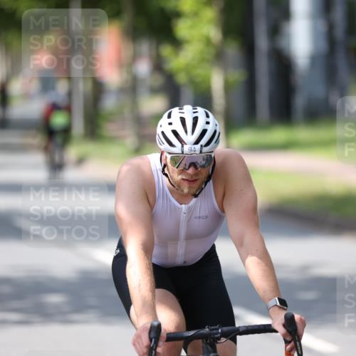 10.08.2025 - GEWOBA Citytriathlon Bremen Yannick Fuchs http://msf.ph/oto/8560176 10.08.2025 14:18:36 Radfahren 30, 47, 50, 75, 81, 94, 100, 131, 147, 255, 314 meine-sportfotos.de