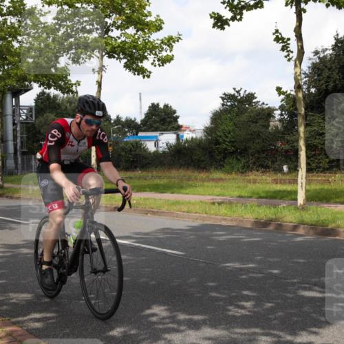 10.08.2025 - GEWOBA Citytriathlon Bremen Yannick Fuchs http://msf.ph/oto/8560178 10.08.2025 12:03:44 Radfahren 639, 662 meine-sportfotos.de