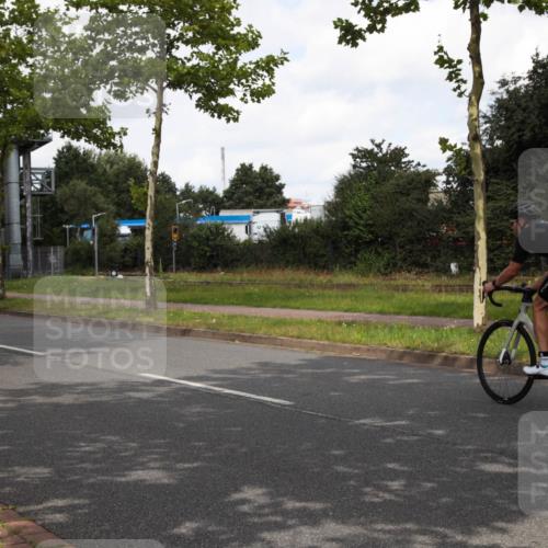 10.08.2025 - GEWOBA Citytriathlon Bremen Yannick Fuchs http://msf.ph/oto/8560181 10.08.2025 12:03:45 Radfahren 639, 662 meine-sportfotos.de
