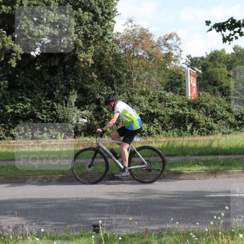 10.08.2025 - GEWOBA Citytriathlon Bremen Yannick Fuchs http://msf.ph/oto/8560192 10.08.2025 10:37:47 Radfahren 33, 49, 69, 75, 123, 219, 375, 402, 458, 474, 485, 501 meine-sportfotos.de