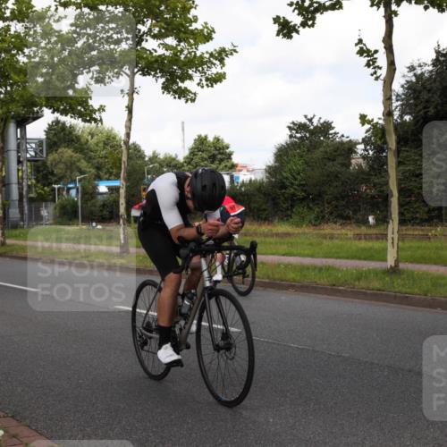 10.08.2025 - GEWOBA Citytriathlon Bremen Yannick Fuchs http://msf.ph/oto/8560201 10.08.2025 12:03:58 Radfahren 563, 565, 570, 599, 631, 639, 665 meine-sportfotos.de