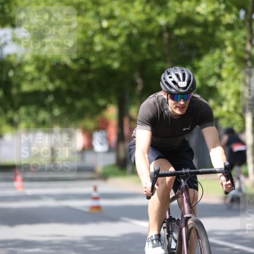 10.08.2025 - GEWOBA Citytriathlon Bremen Yannick Fuchs http://msf.ph/oto/8560203 10.08.2025 12:41:44 Radfahren 614, 619, 623, 663, 923, 926, 983 meine-sportfotos.de