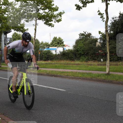 10.08.2025 - GEWOBA Citytriathlon Bremen Yannick Fuchs http://msf.ph/oto/8560213 10.08.2025 12:04:03 Radfahren 563, 565, 570, 599, 631, 665 meine-sportfotos.de