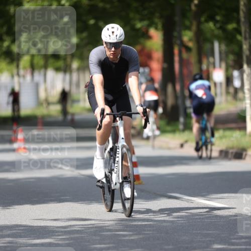10.08.2025 - GEWOBA Citytriathlon Bremen Yannick Fuchs http://msf.ph/oto/8560218 10.08.2025 12:41:47 Radfahren 614, 623, 663, 923, 926, 983 meine-sportfotos.de
