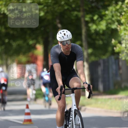 10.08.2025 - GEWOBA Citytriathlon Bremen Yannick Fuchs http://msf.ph/oto/8560227 10.08.2025 12:41:47 Radfahren 614, 623, 663, 923, 926, 983 meine-sportfotos.de
