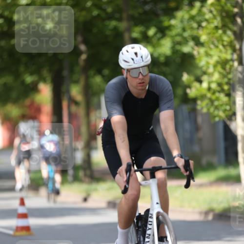 10.08.2025 - GEWOBA Citytriathlon Bremen Yannick Fuchs http://msf.ph/oto/8560231 10.08.2025 12:41:47 Radfahren 614, 623, 663, 923, 926, 983 meine-sportfotos.de