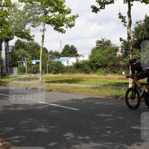 10.08.2025 - GEWOBA Citytriathlon Bremen Yannick Fuchs http://msf.ph/oto/8560233 10.08.2025 12:04:31 Radfahren 572, 719, 734 meine-sportfotos.de