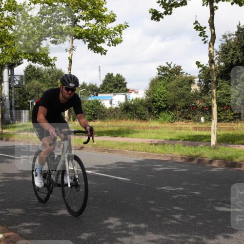 10.08.2025 - GEWOBA Citytriathlon Bremen Yannick Fuchs http://msf.ph/oto/8560241 10.08.2025 12:04:34 Radfahren 572, 719, 734 meine-sportfotos.de