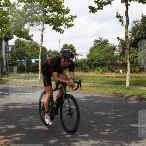 10.08.2025 - GEWOBA Citytriathlon Bremen Yannick Fuchs http://msf.ph/oto/8560245 10.08.2025 12:04:45 Radfahren 618, 734, 761 meine-sportfotos.de