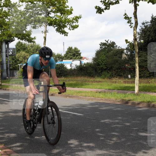 10.08.2025 - GEWOBA Citytriathlon Bremen Yannick Fuchs http://msf.ph/oto/8560251 10.08.2025 12:04:58 Radfahren 618, 690, 761 meine-sportfotos.de
