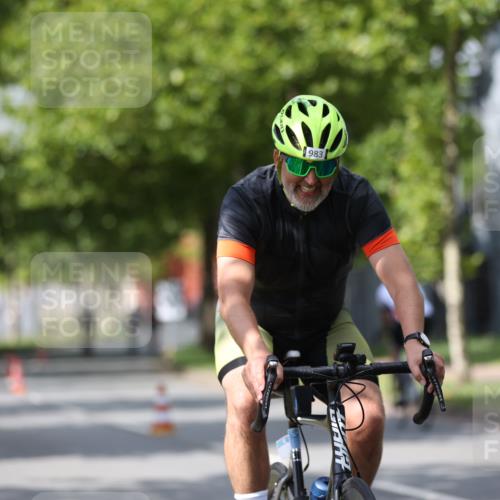 10.08.2025 - GEWOBA Citytriathlon Bremen Yannick Fuchs http://msf.ph/oto/8560254 10.08.2025 12:41:52 Radfahren 614, 623, 663, 923, 926, 983 meine-sportfotos.de