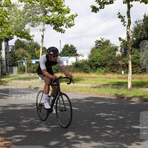 10.08.2025 - GEWOBA Citytriathlon Bremen Yannick Fuchs http://msf.ph/oto/8560273 10.08.2025 12:05:25 Radfahren 606, 841 meine-sportfotos.de