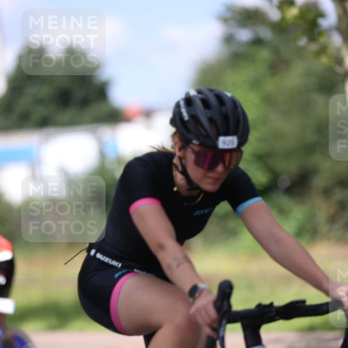 10.08.2025 - GEWOBA Citytriathlon Bremen Yannick Fuchs http://msf.ph/oto/8560283 10.08.2025 12:41:57 Radfahren 614, 623, 923, 926, 983, 1003 meine-sportfotos.de