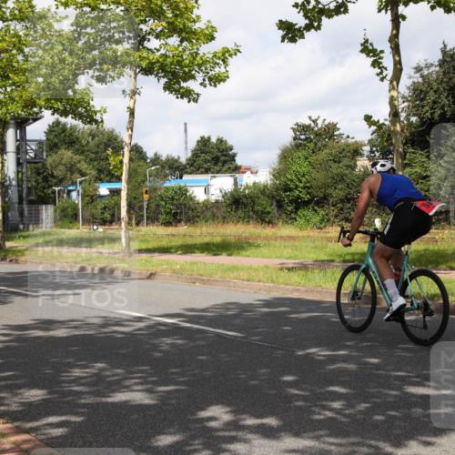 10.08.2025 - GEWOBA Citytriathlon Bremen Yannick Fuchs http://msf.ph/oto/8560288 10.08.2025 12:05:45 Radfahren 1027 meine-sportfotos.de