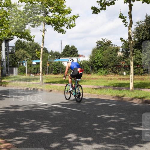 10.08.2025 - GEWOBA Citytriathlon Bremen Yannick Fuchs http://msf.ph/oto/8560292 10.08.2025 12:05:45 Radfahren 1027 meine-sportfotos.de