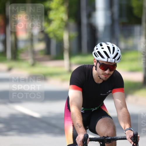 10.08.2025 - GEWOBA Citytriathlon Bremen Yannick Fuchs http://msf.ph/oto/8560293 10.08.2025 14:18:49 Radfahren 30, 50, 81, 106, 116, 261, 264, 314 meine-sportfotos.de