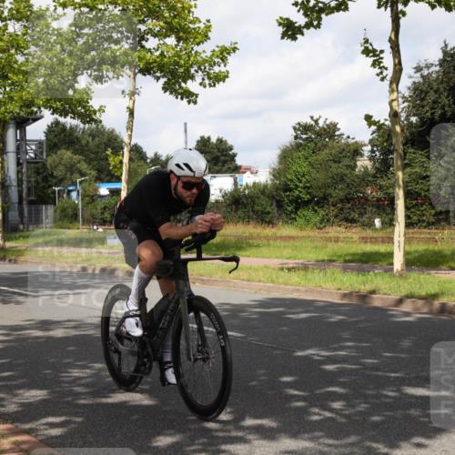 10.08.2025 - GEWOBA Citytriathlon Bremen Yannick Fuchs http://msf.ph/oto/8560304 10.08.2025 12:06:04 Radfahren 554, 729 meine-sportfotos.de