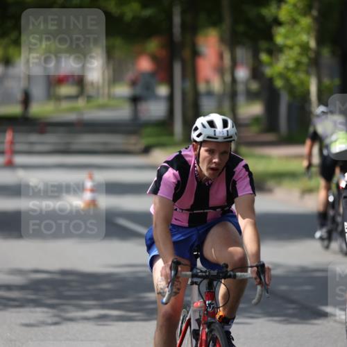 10.08.2025 - GEWOBA Citytriathlon Bremen Yannick Fuchs http://msf.ph/oto/8560305 10.08.2025 14:18:50 Radfahren 30, 50, 81, 106, 116, 261, 264, 314 meine-sportfotos.de