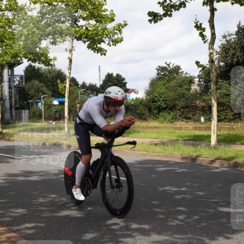 10.08.2025 - GEWOBA Citytriathlon Bremen Yannick Fuchs http://msf.ph/oto/8560311 10.08.2025 12:06:10 Radfahren 554, 614, 729 meine-sportfotos.de