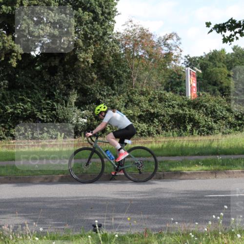 10.08.2025 - GEWOBA Citytriathlon Bremen Yannick Fuchs http://msf.ph/oto/8560328 10.08.2025 10:38:04 Radfahren 69, 402, 458, 482 meine-sportfotos.de