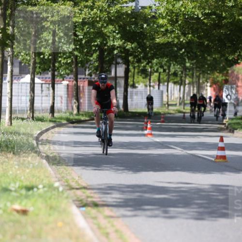 10.08.2025 - GEWOBA Citytriathlon Bremen Yannick Fuchs http://msf.ph/oto/8560335 10.08.2025 12:42:15 Radfahren 595, 613, 698, 754, 1003 meine-sportfotos.de