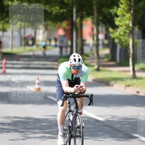 10.08.2025 - GEWOBA Citytriathlon Bremen Yannick Fuchs http://msf.ph/oto/8560351 10.08.2025 14:19:00 Radfahren 81, 101, 106, 116, 139, 261, 264 meine-sportfotos.de