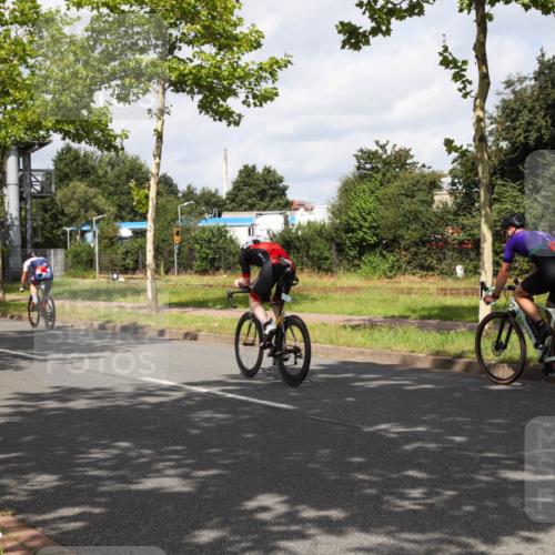 10.08.2025 - GEWOBA Citytriathlon Bremen Yannick Fuchs http://msf.ph/oto/8560360 10.08.2025 12:06:46 Radfahren 613, 658, 714 meine-sportfotos.de