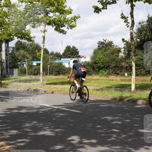 10.08.2025 - GEWOBA Citytriathlon Bremen Yannick Fuchs http://msf.ph/oto/8560368 10.08.2025 12:06:49 Radfahren 613, 658, 714 meine-sportfotos.de