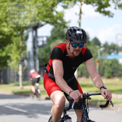 10.08.2025 - GEWOBA Citytriathlon Bremen Yannick Fuchs http://msf.ph/oto/8560369 10.08.2025 12:42:18 Radfahren 595, 613, 698, 754, 1003 meine-sportfotos.de