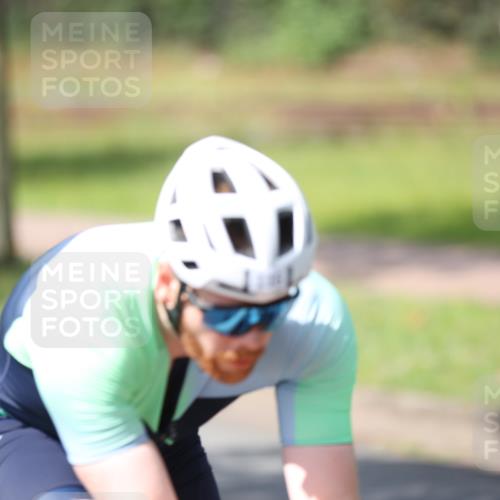 10.08.2025 - GEWOBA Citytriathlon Bremen Yannick Fuchs http://msf.ph/oto/8560370 10.08.2025 14:19:01 Radfahren 101, 106, 116, 139, 261, 264 meine-sportfotos.de