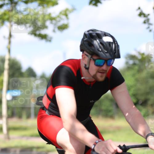 10.08.2025 - GEWOBA Citytriathlon Bremen Yannick Fuchs http://msf.ph/oto/8560372 10.08.2025 12:42:18 Radfahren 595, 613, 698, 754, 1003 meine-sportfotos.de