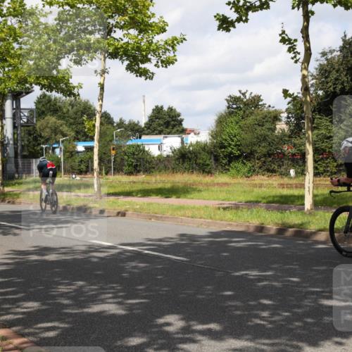 10.08.2025 - GEWOBA Citytriathlon Bremen Yannick Fuchs http://msf.ph/oto/8560375 10.08.2025 12:06:52 Radfahren 613, 714 meine-sportfotos.de