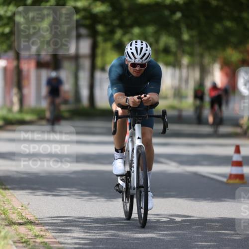 10.08.2025 - GEWOBA Citytriathlon Bremen Yannick Fuchs http://msf.ph/oto/8560378 10.08.2025 12:42:22 Radfahren 595, 611, 613, 698, 754 meine-sportfotos.de